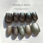 MINERAL MOSSのネイルチップ全体写真、ブラウン〜グリーン系の配色